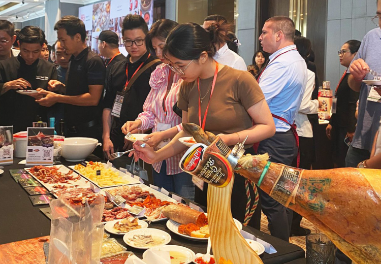 A Spanish Pantry Exhibition in Vietnam